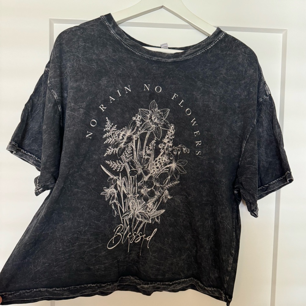 Oversized Distressed Graphic Short Sleeve Cropped Tee